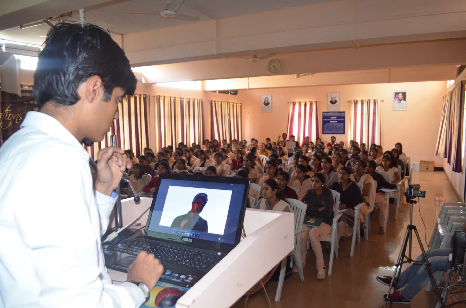Dinesh Modi leading a college workshop