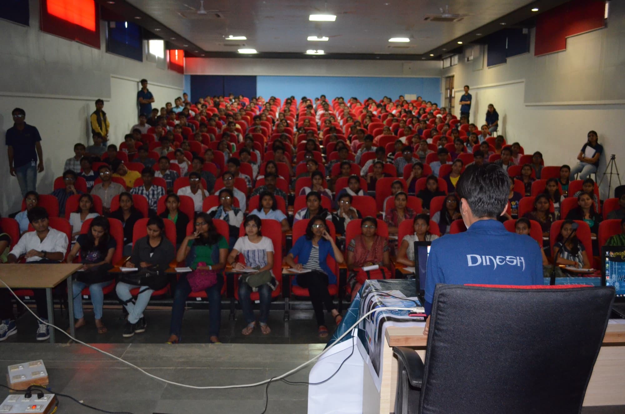 The full auditorium at the national-level Weave Your Web workshop