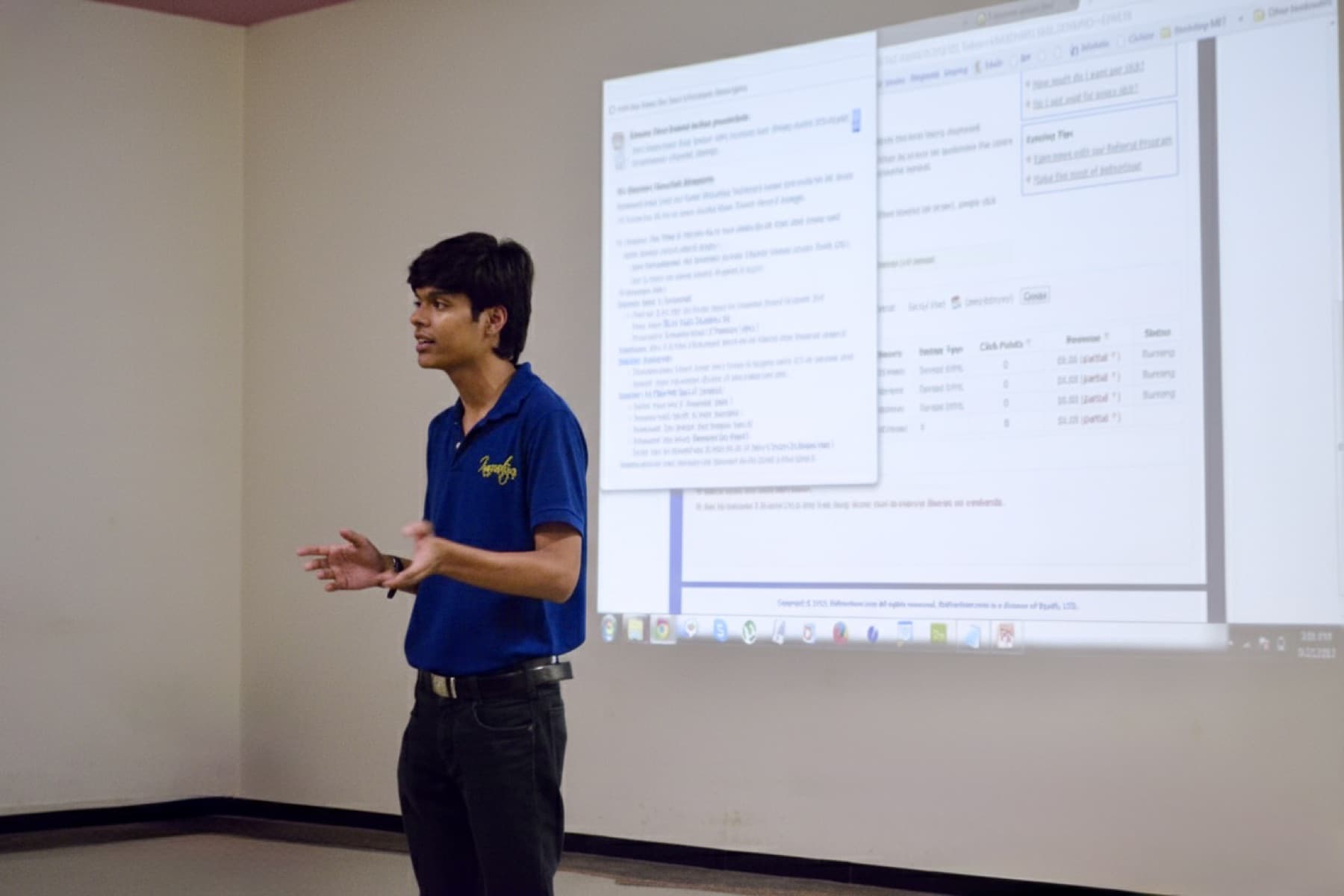 Dinesh Modi speaking during a Weave Your Web workshop