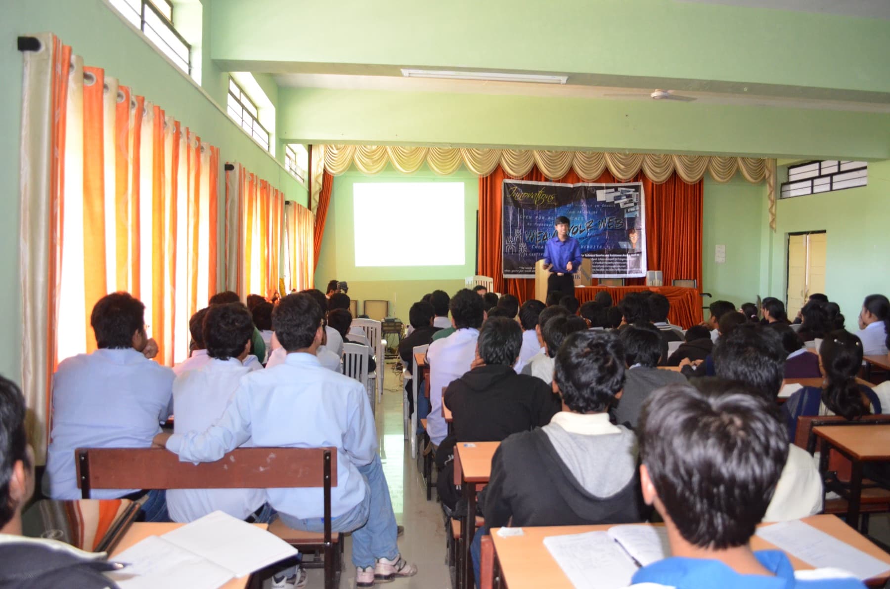 Dinesh Modi teaching engineering students